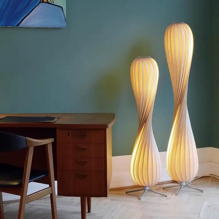 Lampe sur pied en bois courbé de style luxe léger