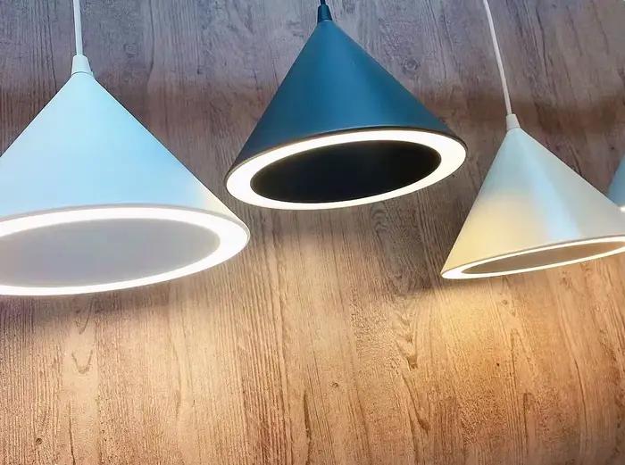 Lampe LED à suspension moderne avec abat-jour en aluminium