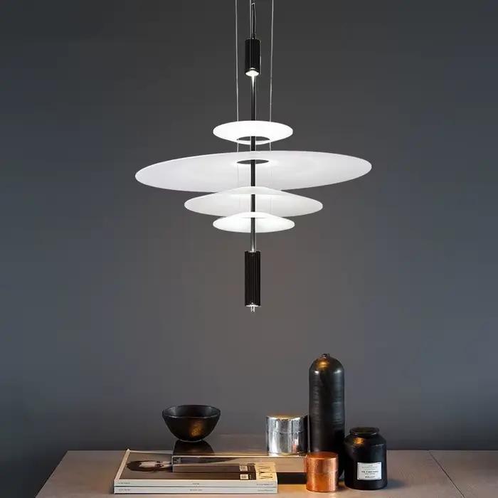 Lustre rond nordique minimaliste avec flamant rose