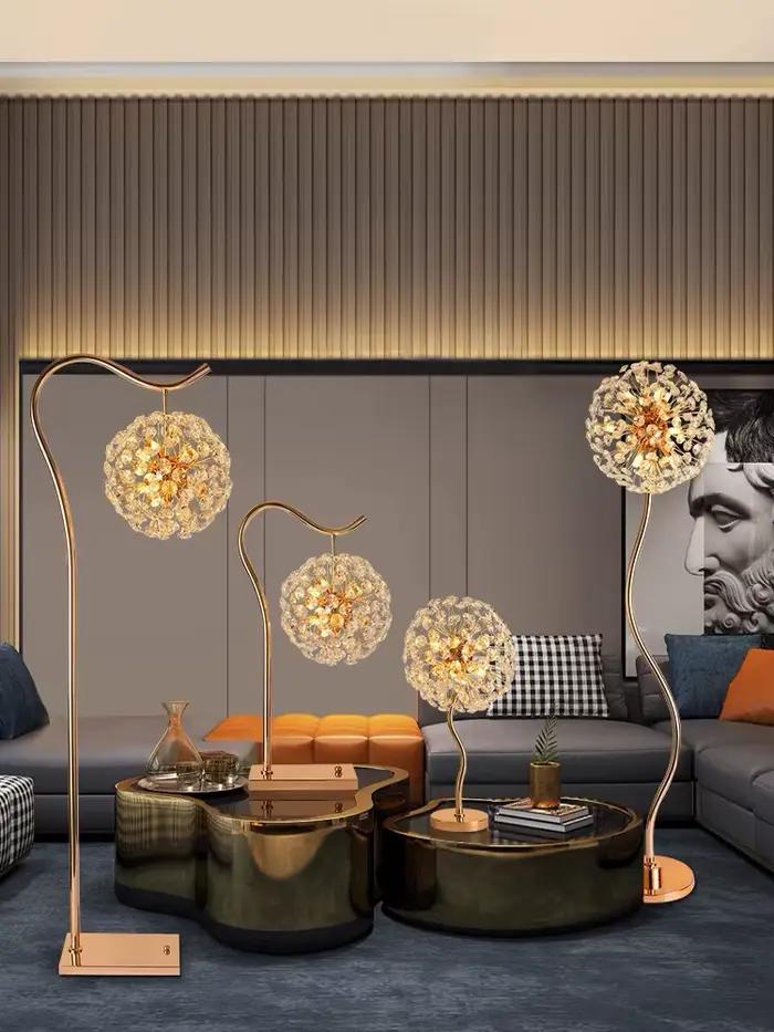Lampe sur pied nordique LED en cristal moderne avec abat-jour en métal plaqué pour salon et chambre à coucher style Art Déco motif tournesol