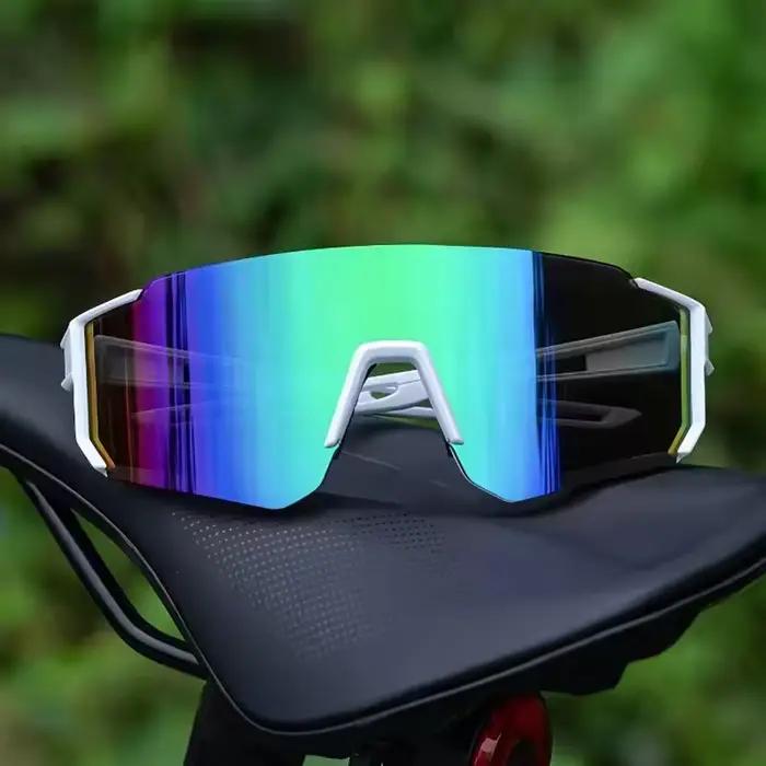 Lunettes tendance à monture en plastique monobloc, design unisexe, idéales pour le style quotidien, les tenues assorties et les sorties shopping.