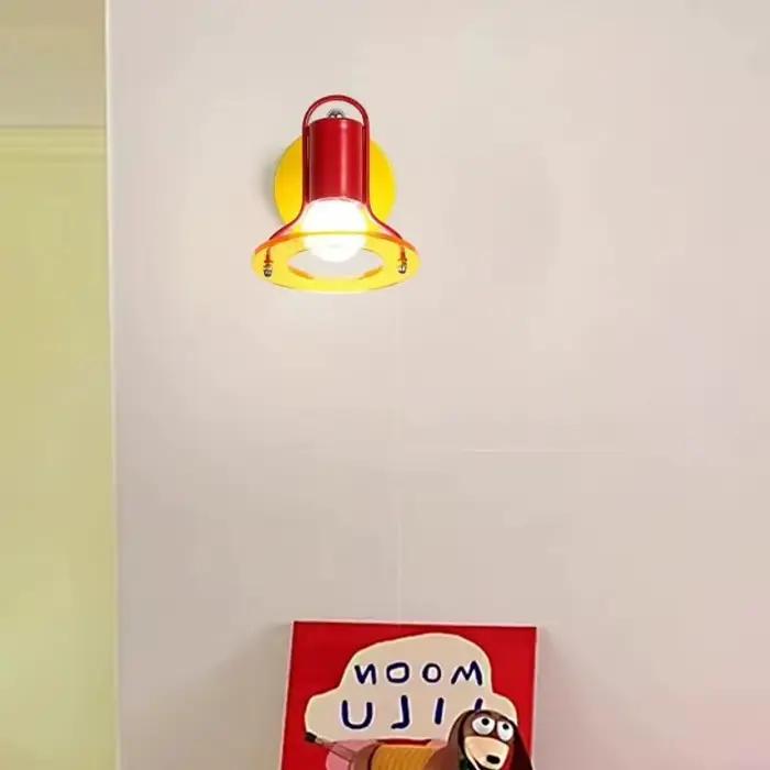 Appliques murales bleu rouge Memphis Design salon