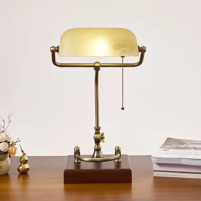 Lampe de table de banque en bois de métal vintage