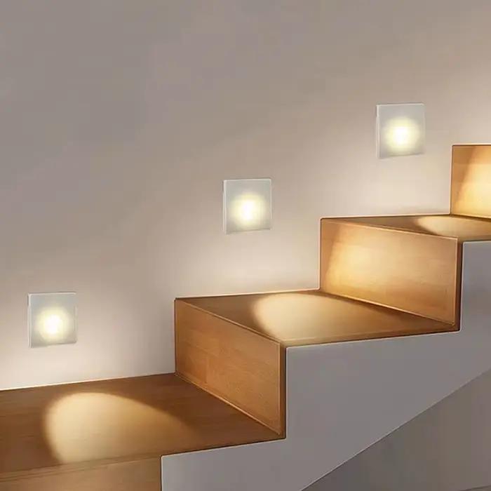 Escalier Lumineux Intelligent avec Capteur de Mouvement pour Chambre, Couloir, Balcon et Autres Espaces Intérieurs - Verre Trempé, Aluminium, Éclairage Doux et Économique
