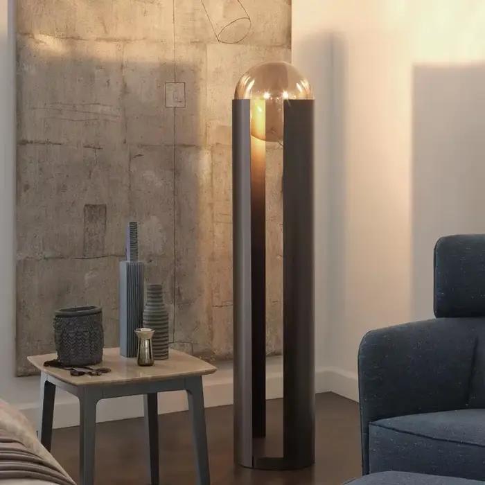 Lampe LED autoportante en fer noir
