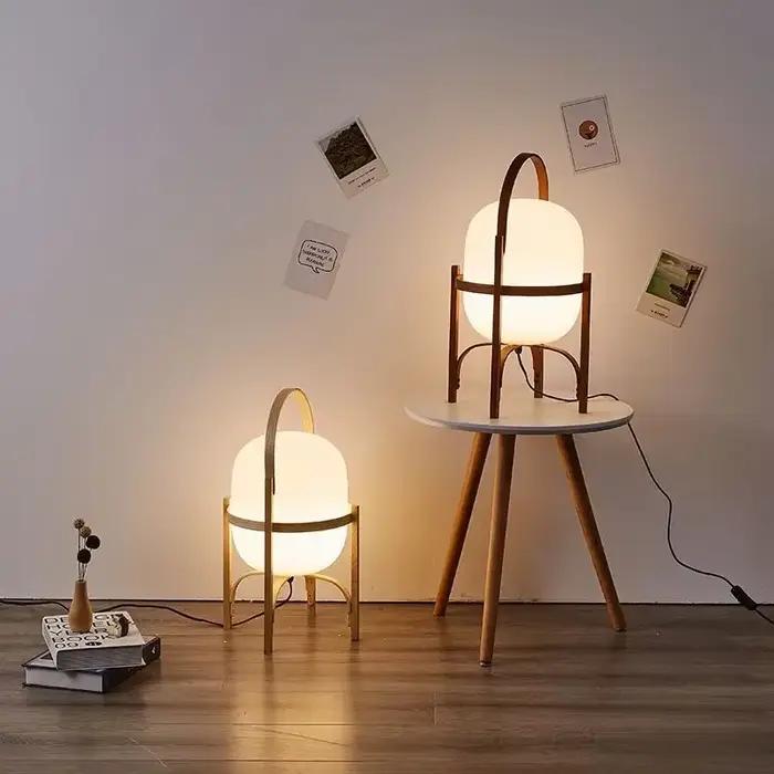 Lampe Led autoportante en verre et bois naturel