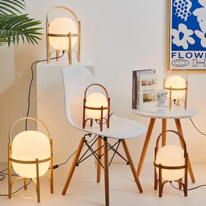 Lampe Led autoportante en verre et bois naturel