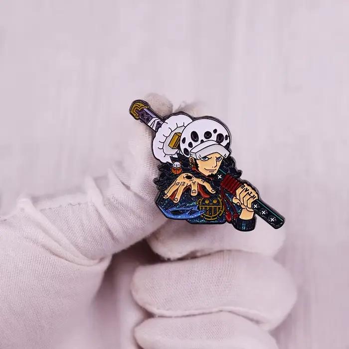 Anime une pièce Trafalgar D. Épingles à revers de la loi de l'eau, sac à dos en jean, broche en émail pour femmes, bijoux à la mode, cadeaux, Badges de dessin animé