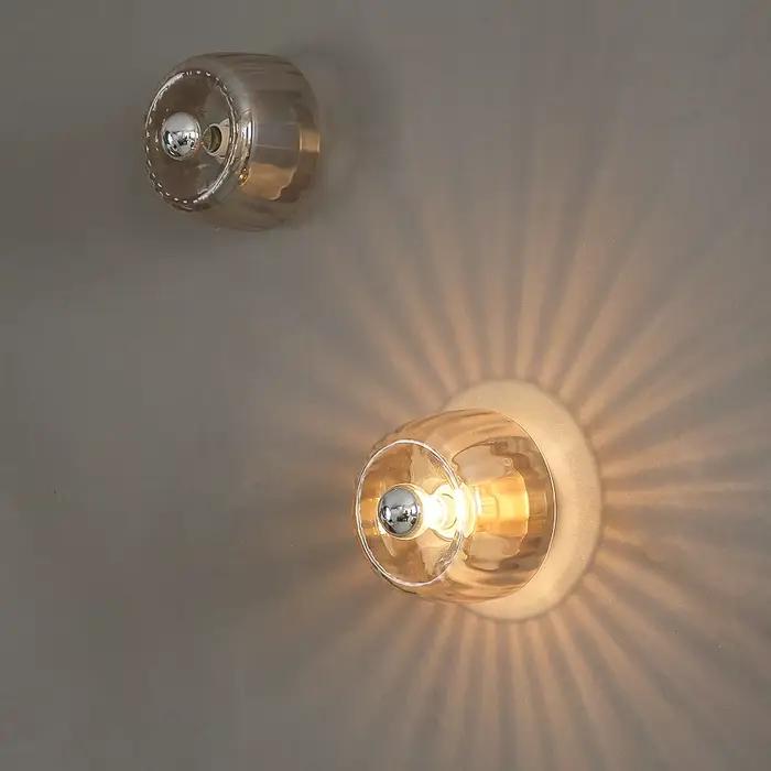 Applique murale moderne en verre Bauhaus avec effet sur le mur salon déco
