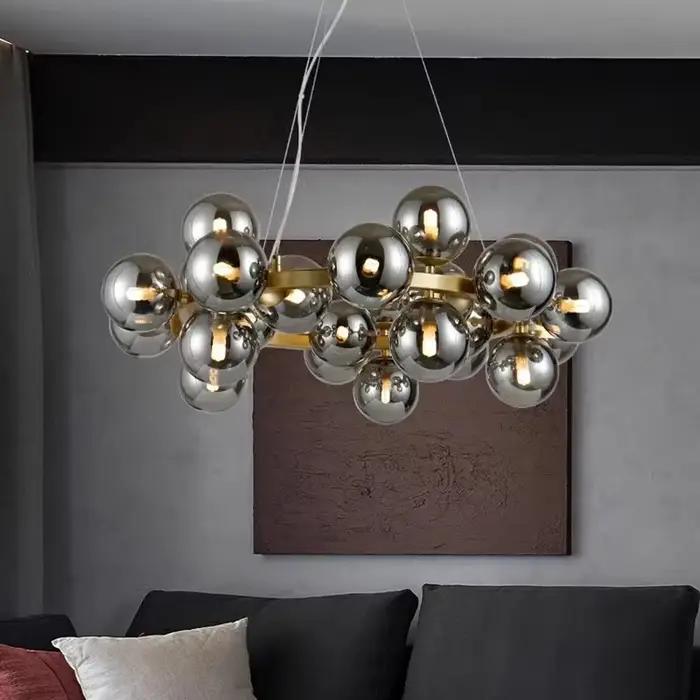 Plafonnier LED suspendu en verre au design moderne