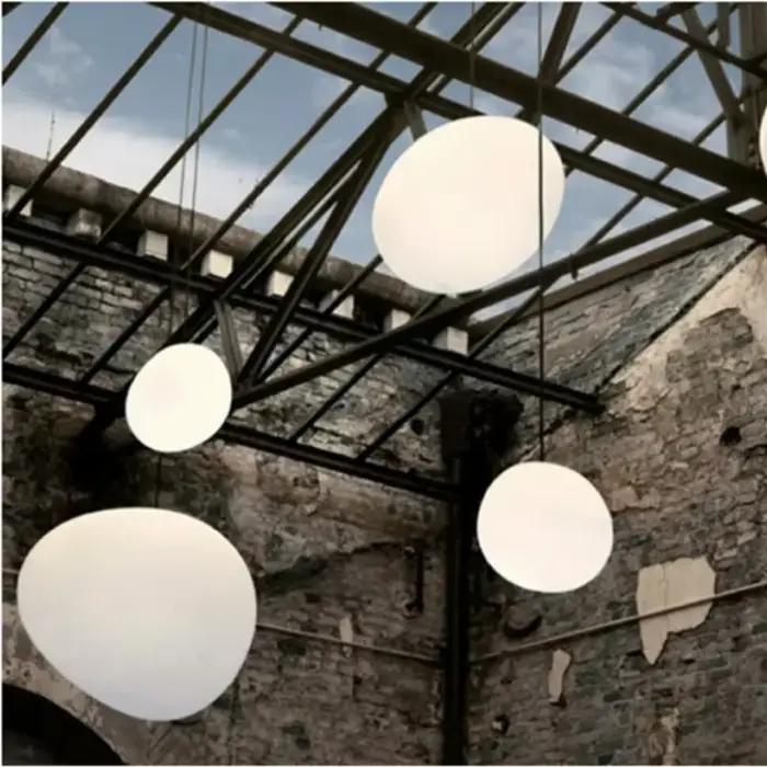 Lampe LED Suspendue en Verre Blanc au Design Gregg